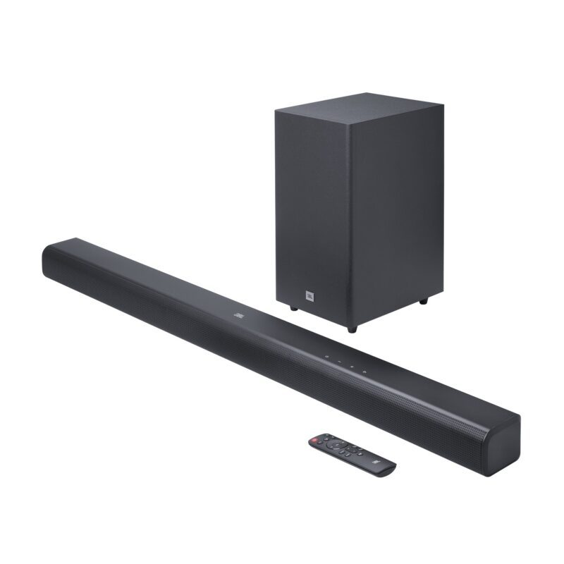 JBL Cinema SB580 soundbar s 3.1-kanalnim sistemom in brezžičnim nizkotoncem, pogled od spredaj z daljincem